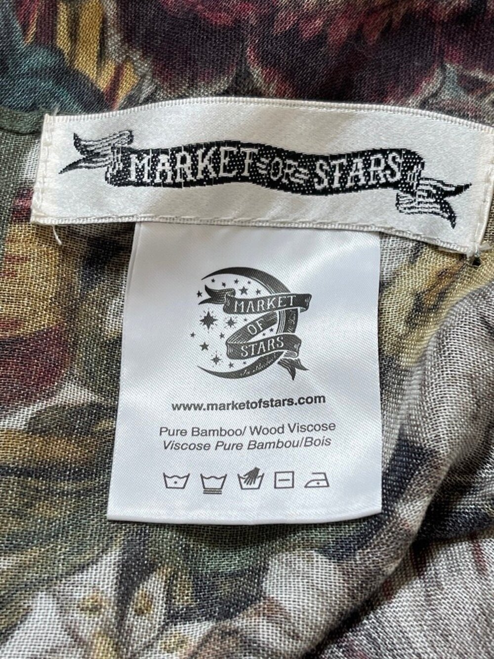 Market of Stars LOVE GROWS WILD Scarf: from "12 Months of Flowers": New w/o Tags - Picture 4 of 8